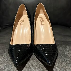 brand new F5J’s pumps in size 9